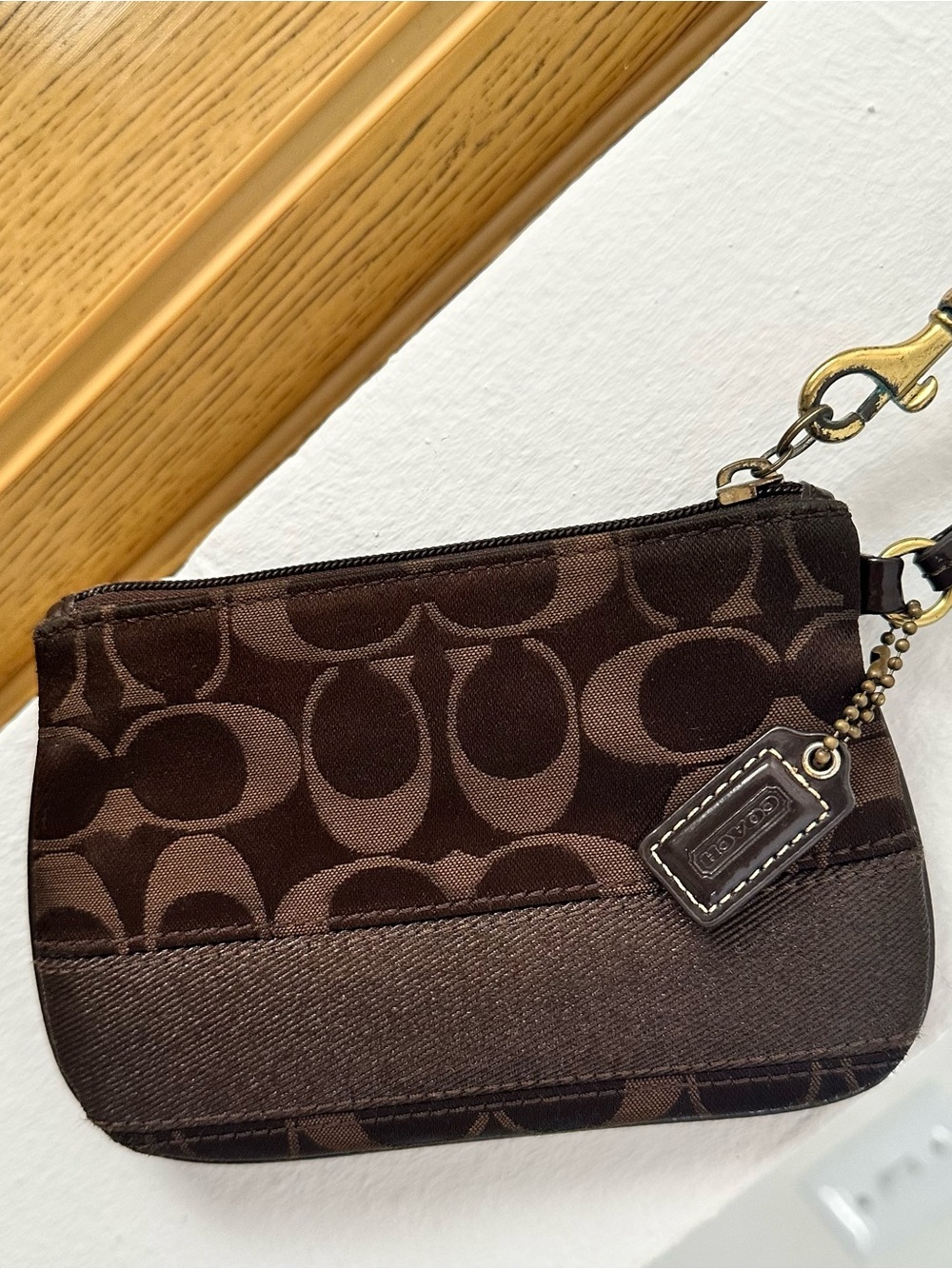 Coach Signature Jacquard Canvas Wristlet Brown/Tan – Preloved, Functional - Picture 3 of 7